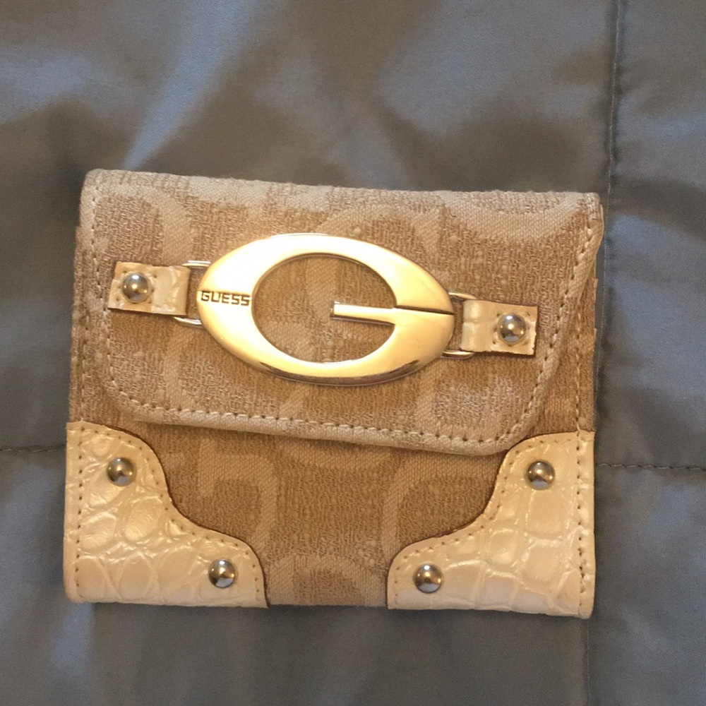‼️Like NEW Guess Wallet ‼️
